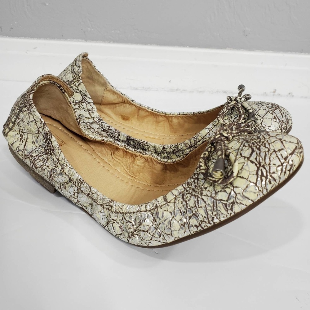 Frye Carson Collapsible Metallic Crinkle Round Toe Bow Ballet Flats